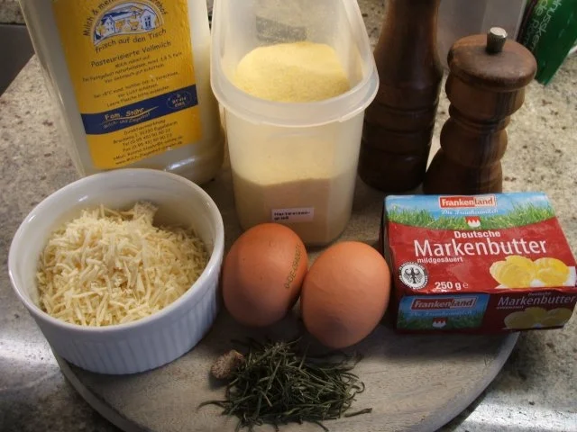 Rezept: Suppeneinlage: Malfatti con Formaggio é Rosmarino Bild Nr. 2 Suppeneinlage: Malfatti con Formaggio é Rosmarino - Rezept - Bild Nr. 2