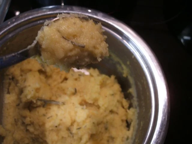 Rezept: Suppeneinlage: Malfatti con Formaggio é Rosmarino Bild Nr. 7 Suppeneinlage: Malfatti con Formaggio é Rosmarino - Rezept - Bild Nr. 7