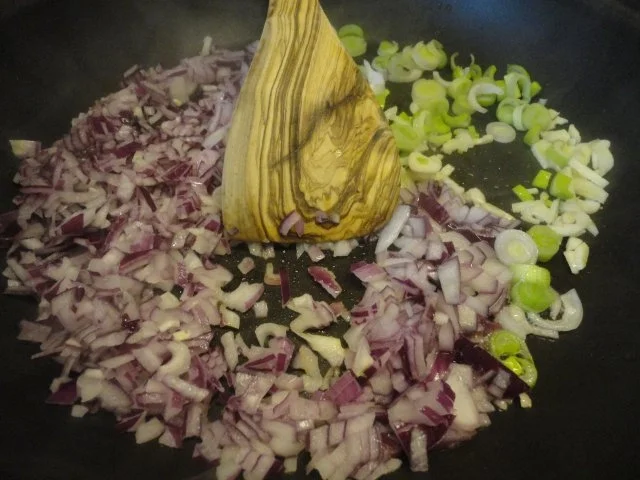 Fleischbällchen in Tomaten - Rotwein Sauce - Rezept - Bild Nr. 2