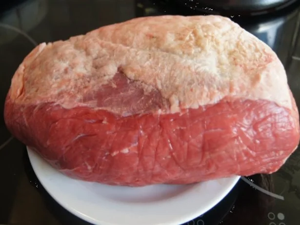 Tafelspitz mit Meerrettichsauce, karamellisierten Möhren und Kartoffelpilzen - Rezept - Bild Nr. 4