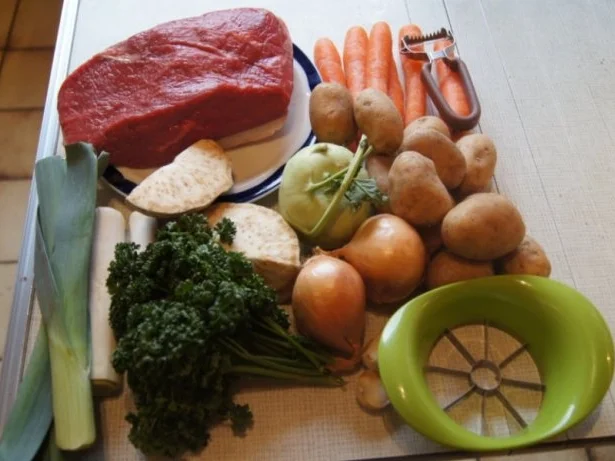 Tafelspitz mit Meerrettichsauce, karamellisierten Möhren und Kartoffelpilzen - Rezept - Bild Nr. 2