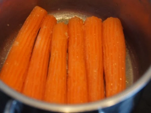 Tafelspitz mit Meerrettichsauce, karamellisierten Möhren und Kartoffelpilzen - Rezept - Bild Nr. 11