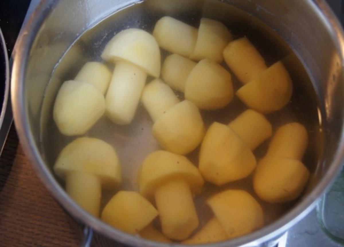 Tafelspitz mit Meerrettichsauce, karamellisierten Möhren und Kartoffelpilzen - Rezept - Bild Nr. 13
