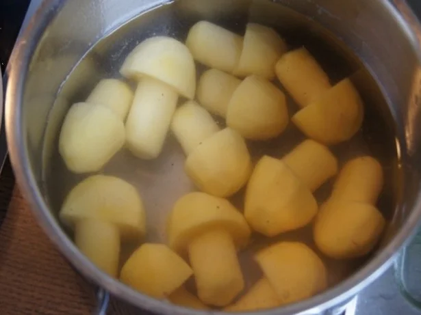 Tafelspitz mit Meerrettichsauce, karamellisierten Möhren und Kartoffelpilzen - Rezept - Bild Nr. 13