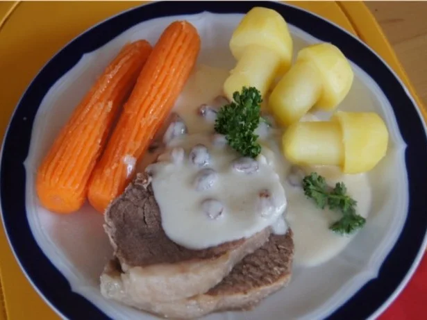 Tafelspitz mit Meerrettichsauce, karamellisierten Möhren und Kartoffelpilzen - Rezept - Bild Nr. 14