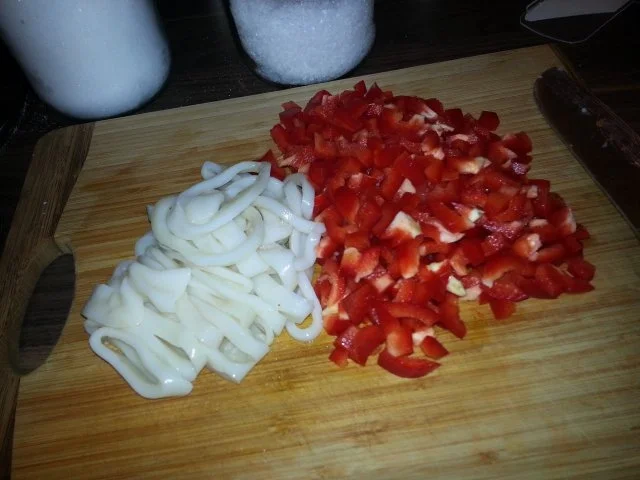 Calamariringe auf pikantem Paprikabett mit Zitronenbulgur - Rezept - Bild Nr. 3