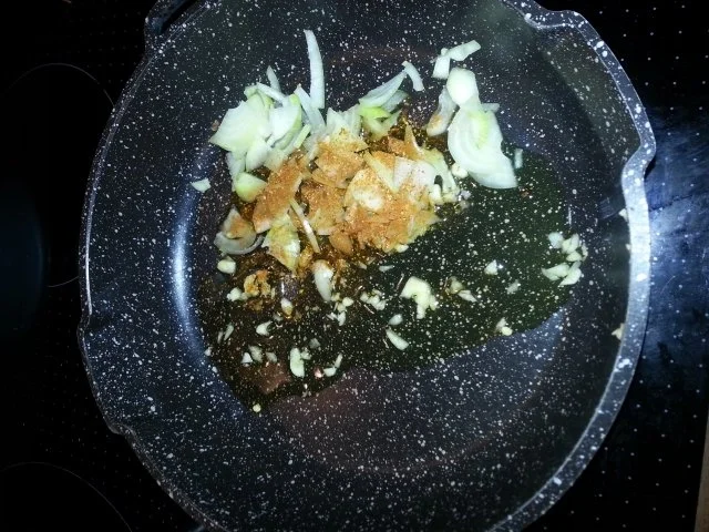 Calamariringe auf pikantem Paprikabett mit Zitronenbulgur - Rezept - Bild Nr. 4