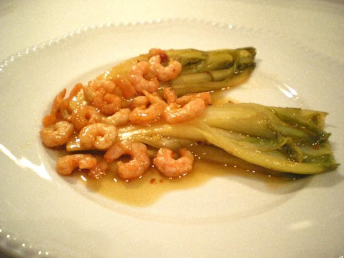 Chicorée mit Shrimps gedünstet - Rezept