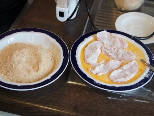 Putensteaks mit ausgebackenen Blumenkohl und Tatarska Omacka - Rezept - Bild Nr. 3