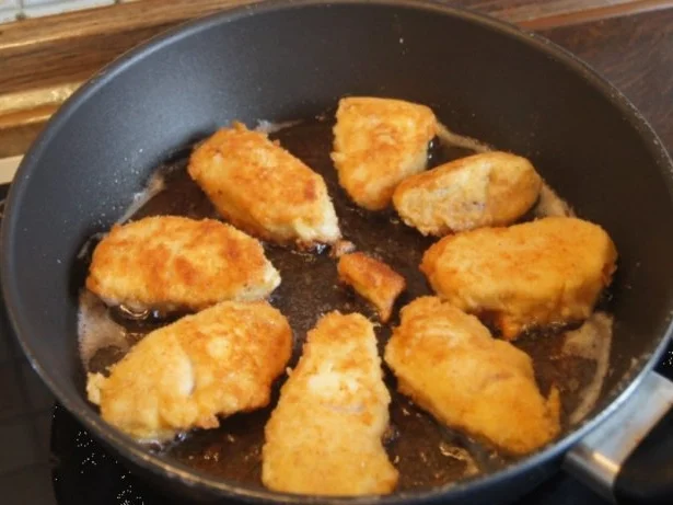 Putensteaks mit ausgebackenen Blumenkohl und Tatarska Omacka - Rezept - Bild Nr. 5
