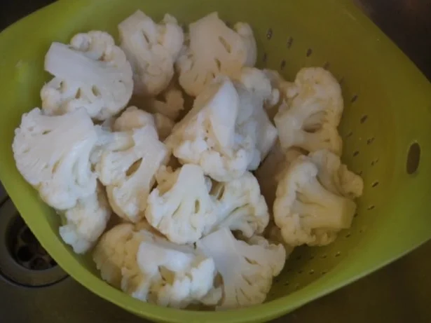 Putensteaks mit ausgebackenen Blumenkohl und Tatarska Omacka - Rezept - Bild Nr. 11