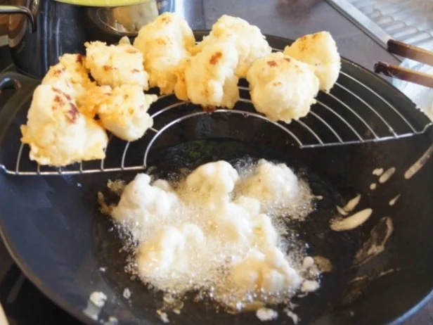 Putensteaks mit ausgebackenen Blumenkohl und Tatarska Omacka - Rezept - Bild Nr. 13