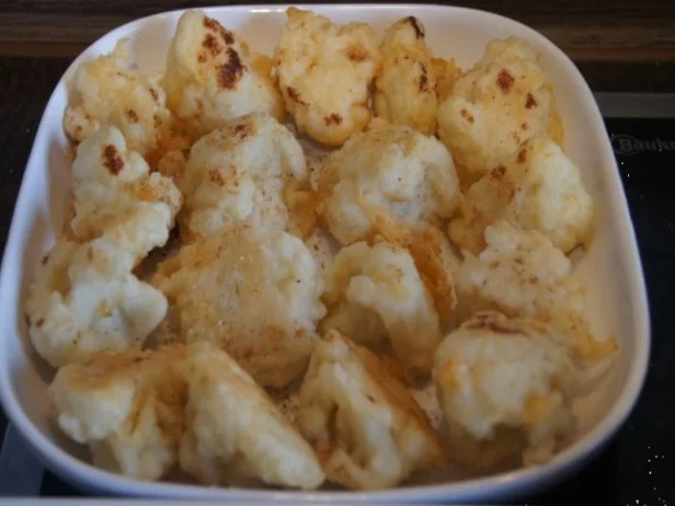 Putensteaks mit ausgebackenen Blumenkohl und Tatarska Omacka - Rezept - Bild Nr. 14