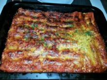 Cannelloni mit cremiger Hackfleischfüllung überbacken mit Tomatensugo - Rezept