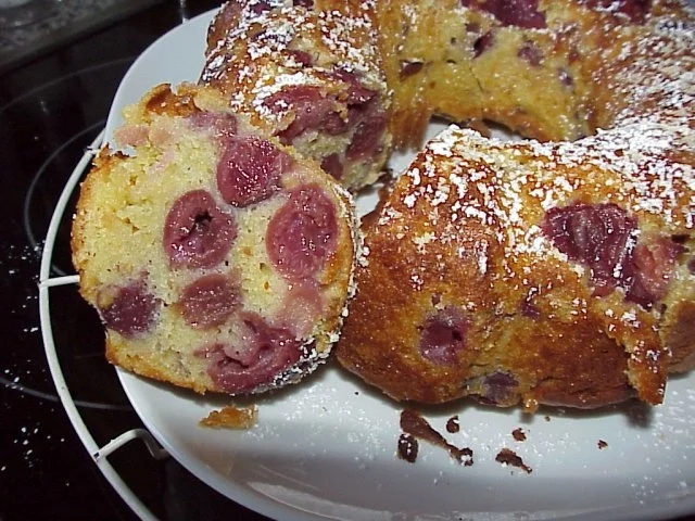 Rezept: Kirsch-Mandel-Gugelhupf (für Diabetiker) Bild Nr. 2 Kirsch-Mandel-Gugelhupf (für Diabetiker) - Rezept - Bild Nr. 2