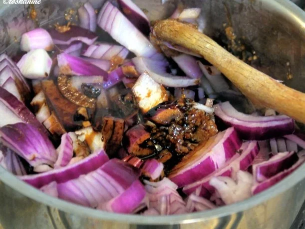 Pastinaken-Kartoffel-Gratin, Bouletten, Rotweinzwiebeln - Rezept - Bild Nr. 4