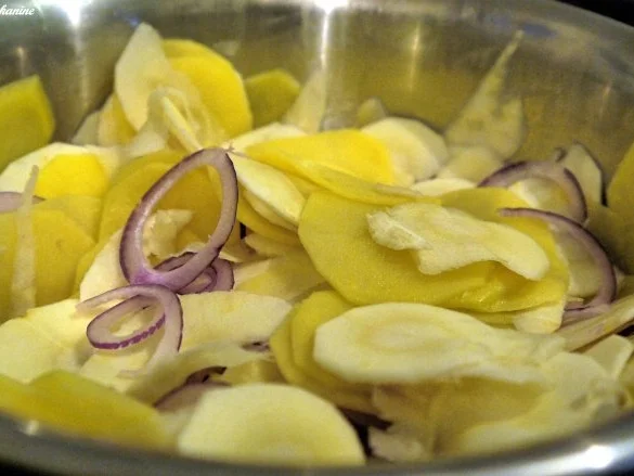 Pastinaken-Kartoffel-Gratin, Bouletten, Rotweinzwiebeln - Rezept - Bild Nr. 7