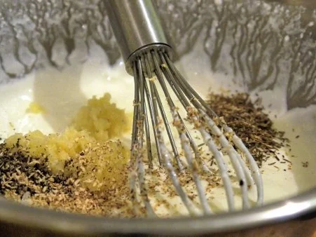 Pastinaken-Kartoffel-Gratin, Bouletten, Rotweinzwiebeln - Rezept - Bild Nr. 9