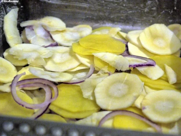 Pastinaken-Kartoffel-Gratin, Bouletten, Rotweinzwiebeln - Rezept - Bild Nr. 10