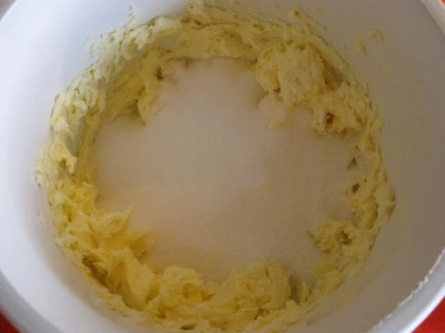 Rezept: Gugelhupf mit Amarena Kirschen und Eierlikör Bild Nr. 4 Gugelhupf mit Amarena Kirschen und Eierlikör - Rezept - Bild Nr. 4