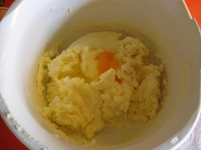 Rezept: Gugelhupf mit Amarena Kirschen und Eierlikör Bild Nr. 5 Gugelhupf mit Amarena Kirschen und Eierlikör - Rezept - Bild Nr. 5