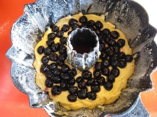 Rezept: Gugelhupf mit Amarena Kirschen und Eierlikör Bild Nr. 9 Gugelhupf mit Amarena Kirschen und Eierlikör - Rezept - Bild Nr. 9