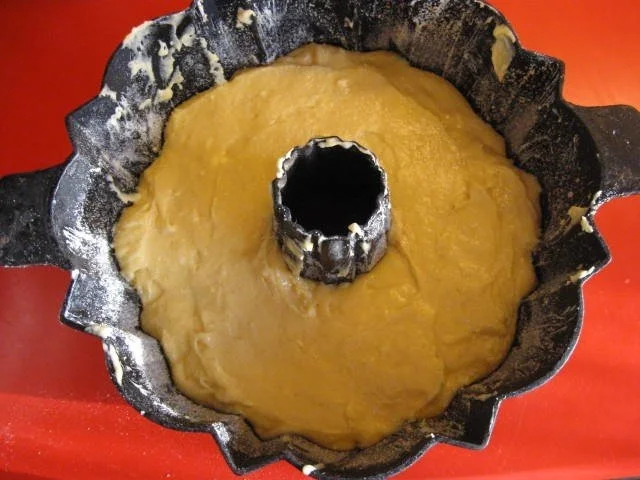 Rezept: Gugelhupf mit Amarena Kirschen und Eierlikör Bild Nr. 10 Gugelhupf mit Amarena Kirschen und Eierlikör - Rezept - Bild Nr. 10