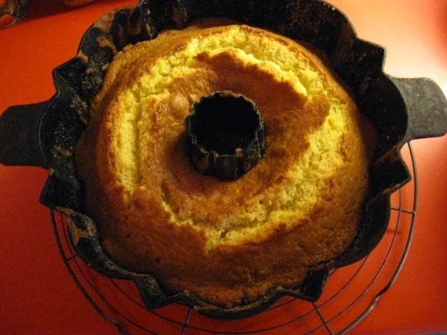 Rezept: Gugelhupf mit Amarena Kirschen und Eierlikör Bild Nr. 11 Gugelhupf mit Amarena Kirschen und Eierlikör - Rezept - Bild Nr. 11