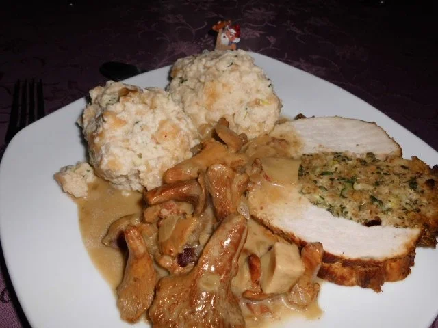 Rezept: Semmelknödel mit Waldpilzragout>> Semmelknödel mit Waldpilzragout>> - Rezept