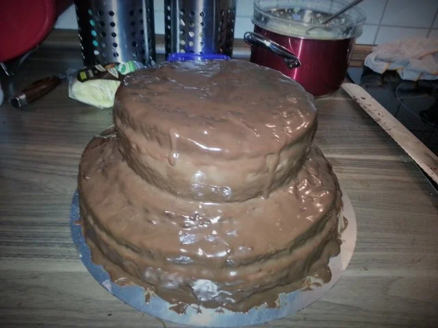 Schokotorte mit Erdbeermousefüllung und Rosenganache - Rezept - Bild Nr. 8