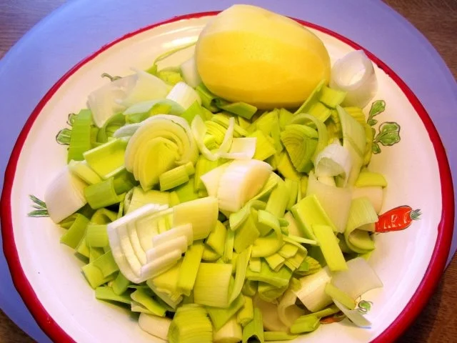 Rezept: Lauchsuppe mit Schinkenfleckerln Bild Nr. 2 Lauchsuppe mit Schinkenfleckerln - Rezept - Bild Nr. 2