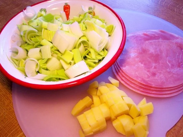 Rezept: Lauchsuppe mit Schinkenfleckerln Bild Nr. 3 Lauchsuppe mit Schinkenfleckerln - Rezept - Bild Nr. 3