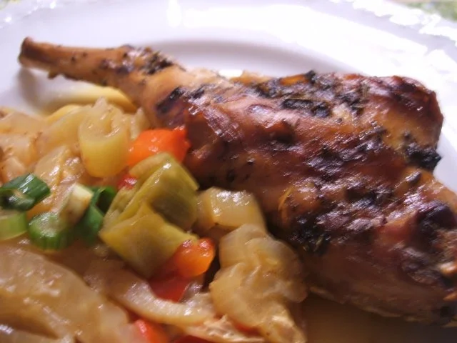 Rezept: Fleisch: Geschmortes Kaninchen auf Gemüsebett Fleisch: Geschmortes Kaninchen auf Gemüsebett - Rezept