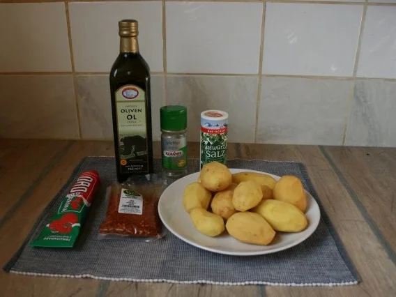 Hähnchen mit Kartoffelspalten, mit Harissa eingerieben - Rezept - Bild Nr. 2