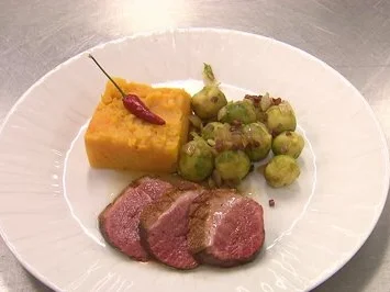 Rezept: "Kölsche Fiesta" - Entenbrust an Biersauce, Stampes und Sprüütcher (Hennig Krautmacher) "Kölsche Fiesta" - Entenbrust an Biersauce, Stampes und Sprüütcher (Hennig Krautmacher) - Rezept