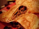 Empanadas: Blätterteig mit Hackfleisch-Rosinen-Oliven-Füllung; Fingerfood oder Snack - Rezept