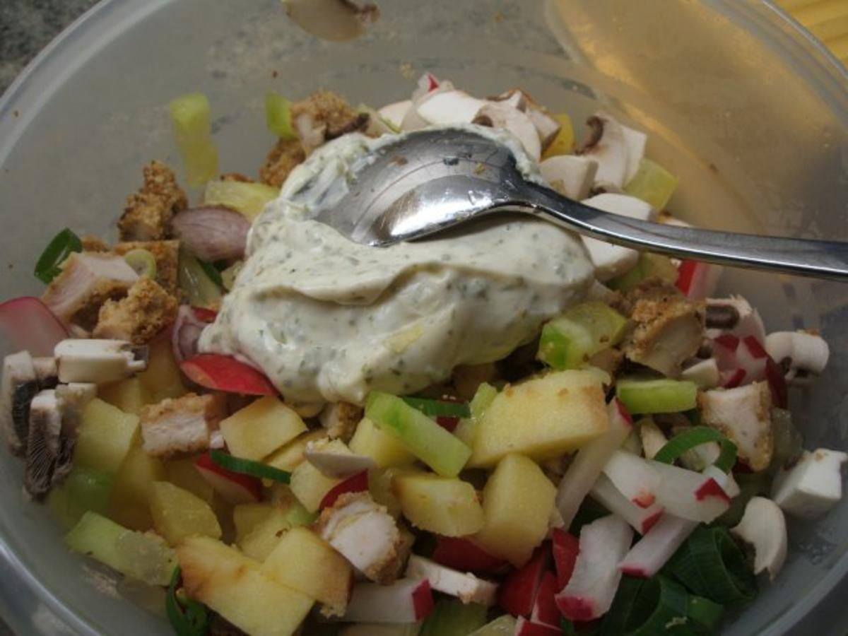 Salate: Backhendl-Salat - Rezept - Bild Nr. 5