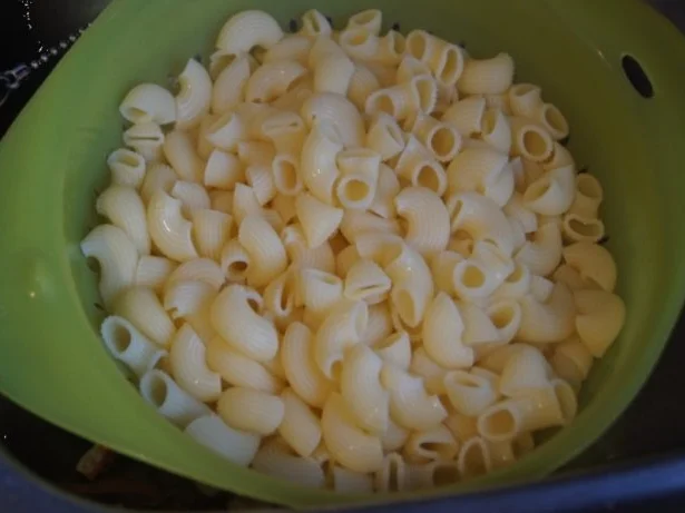 Nudeln mit Sauce und Salat - Rezept - Bild Nr. 3