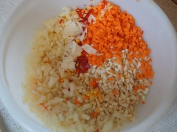 Nudeln mit Sauce und Salat - Rezept - Bild Nr. 5