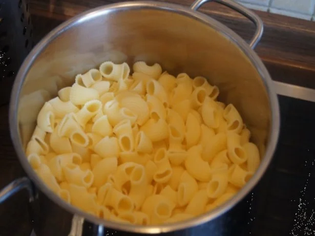 Nudeln mit Sauce und Salat - Rezept - Bild Nr. 4