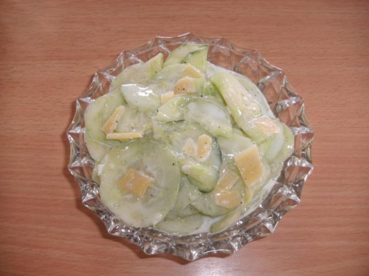 Salat: Gurkensalat mit Ingwerpflaumen - Rezept