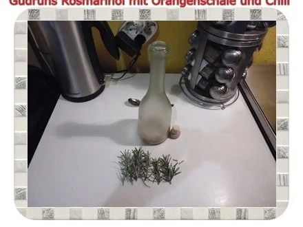 Rezept: Öl: Rosmarinöl mit Orangenschale, Chili und Salz Bild Nr. 3 Öl: Rosmarinöl mit Orangenschale, Chili und Salz - Rezept - Bild Nr. 3