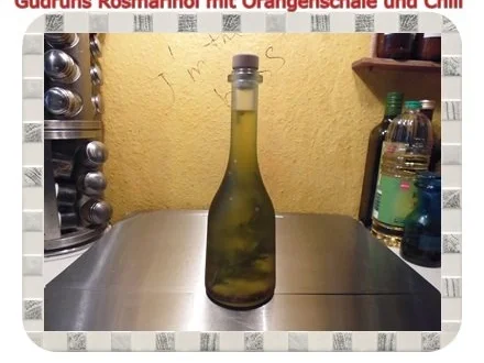 Rezept: Öl: Rosmarinöl mit Orangenschale, Chili und Salz Bild Nr. 5 Öl: Rosmarinöl mit Orangenschale, Chili und Salz - Rezept - Bild Nr. 5