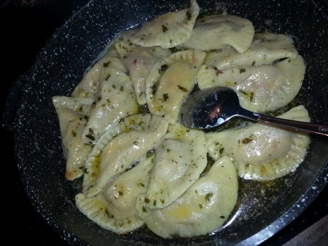 Handgemachte Ravioli mit Ziegenfrischkäse-Kürbisfüllung - Rezept - Bild Nr. 10