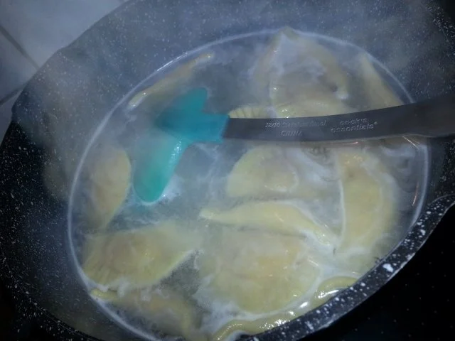 Handgemachte Ravioli mit Ziegenfrischkäse-Kürbisfüllung - Rezept - Bild Nr. 9