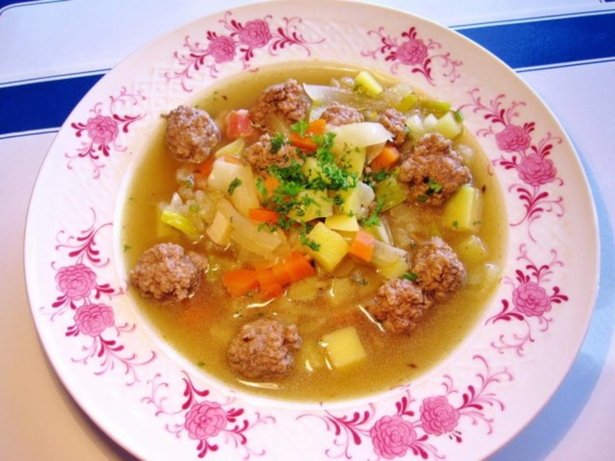 Bilder für Kohlsuppe mit viel Kümmel und Lamm-Klößchen ... - Rezept