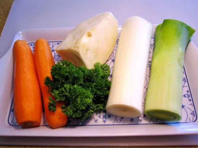 Kohlsuppe mit viel Kümmel und Lamm-Klößchen ... - Rezept - Bild Nr. 2