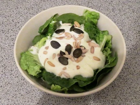 Salat: Romana mit Joghurtdressing - Rezept