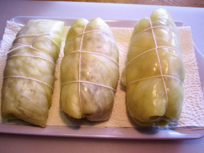 Kohlroulade pikant gefüllt mit einer deftigen Specksoße - einfach - von ...