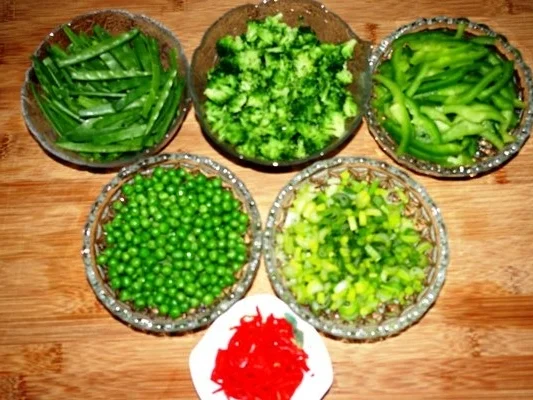 Rezept: Spagetti mit grünem Gemüse und Schnitzelstreifen Bild Nr. 3 Spagetti mit grünem Gemüse und Schnitzelstreifen - Rezept - Bild Nr. 3